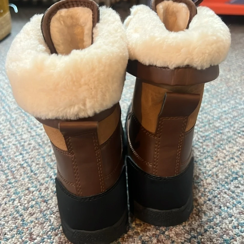 UGG Butte ll CWR Boots new without box size 3Y